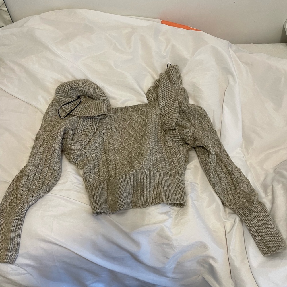 H&M Cropped Ruffled Knit Sweater - Picture 2 of 3